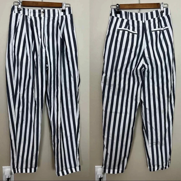 UO • Percy Pleated High-Rise Tapered Pant - Picture 3 of 9